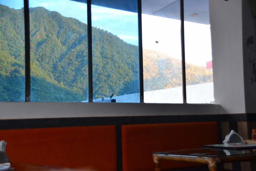 Akash Continental Hotel Rishikesh Exterior photo