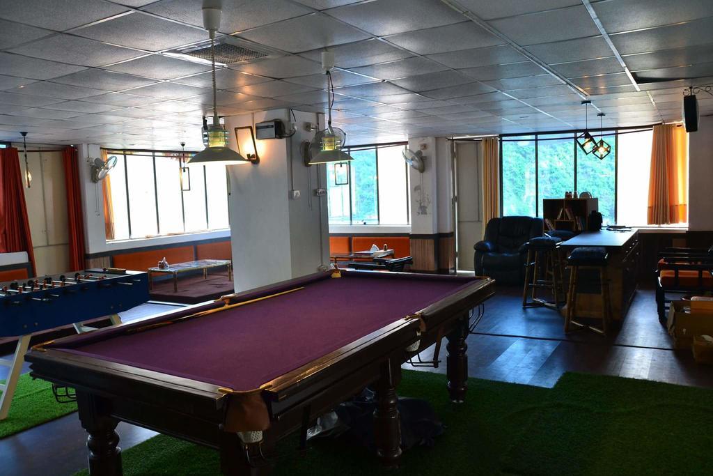 Akash Continental Hotel Rishikesh Exterior photo